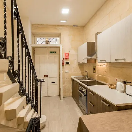 Gb - Triplex Lejlighed *