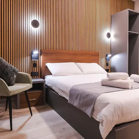 Gb - Triplex Apartment *